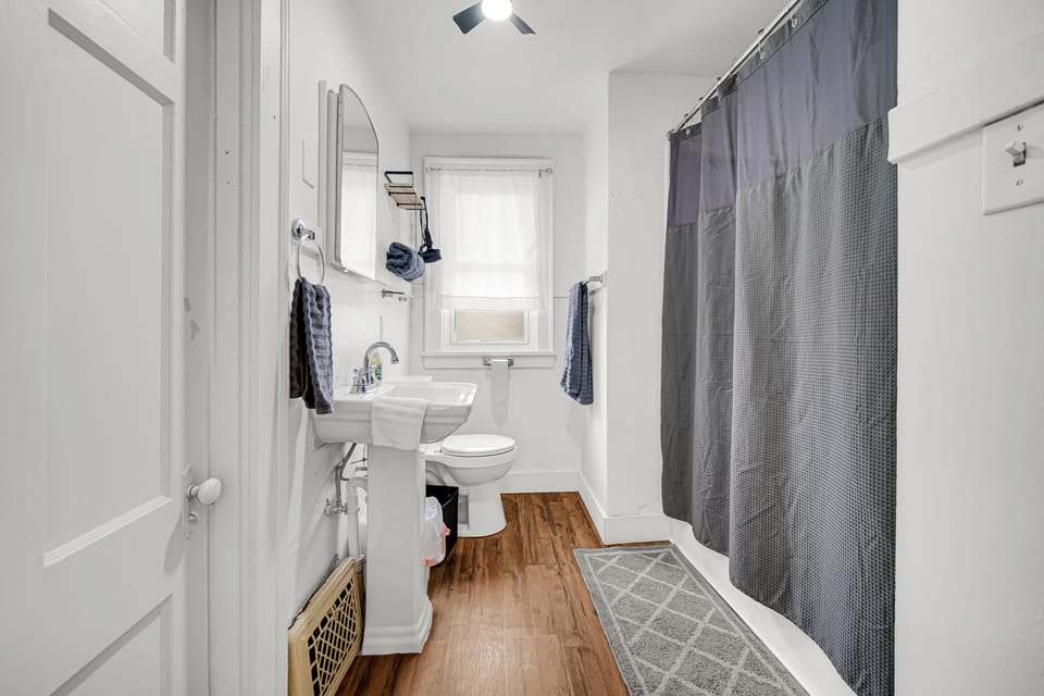 2 BR Downtown Apartment | Extended Stays Welcome Apartment in Michigan City