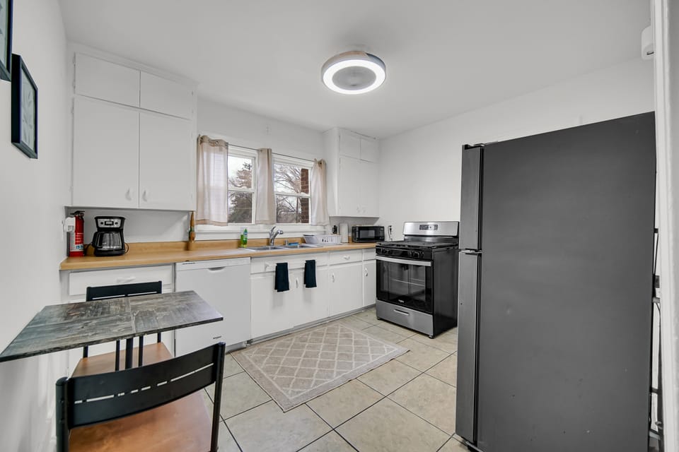 3 Mi to Indiana Dunes NP! Convenient Dtwn Apt Apartment in Michigan City