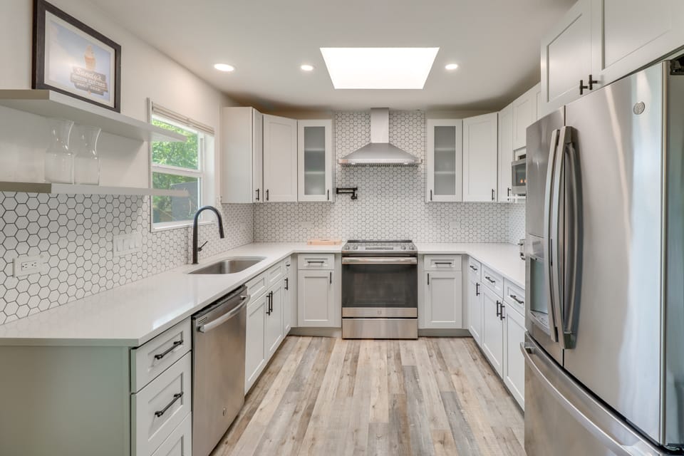 Updated MCM Hill Country Charmer 14 Mi to Dtwn ATX House in Austin