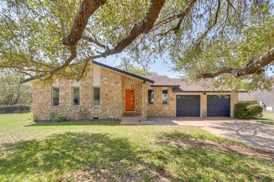 Updated MCM Hill Country Charmer 14 Mi to Dtwn ATX House in Austin