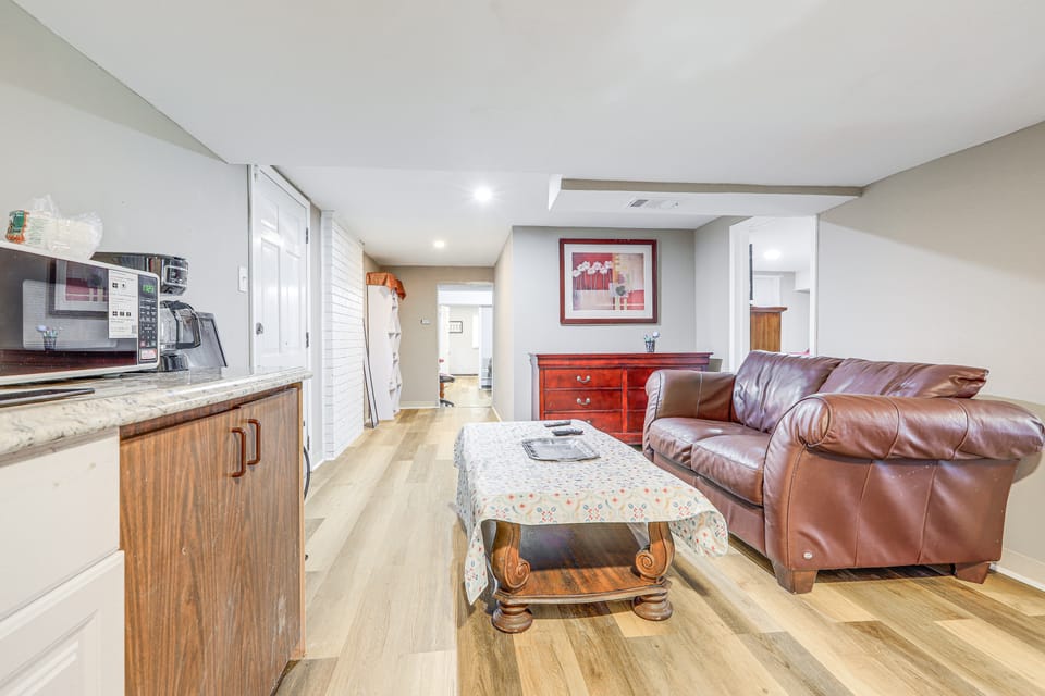 Near Southern Regional MC! Commuter-Friendly Base House in Riverdale