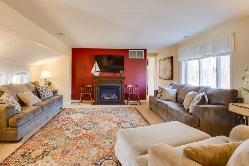 Steps to Chautauqua Lake! Mayville Haven w/ Patio Cottage in Lake Erie