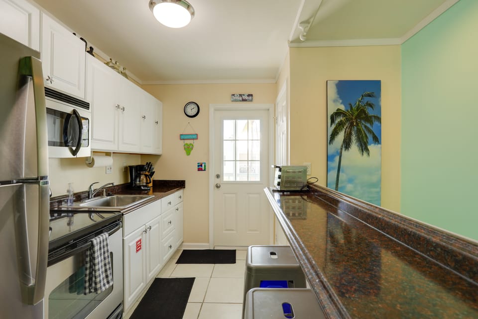Bikes Provided! Central Condo w/ Pool in Key West Apartment in Key West