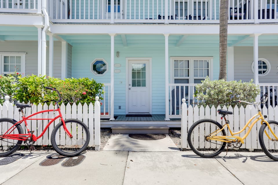 Bikes Provided! Central Condo w/ Pool in Key West Apartment in Key West