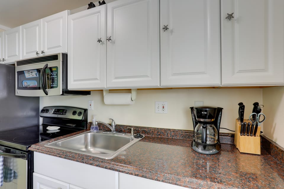 Bikes Provided! Central Condo w/ Pool in Key West Apartment in Key West