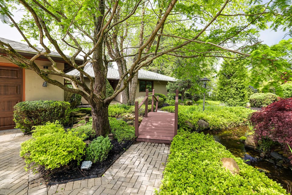 Waterfront Deck | Canada Sunset | Western New York House in Lake Erie