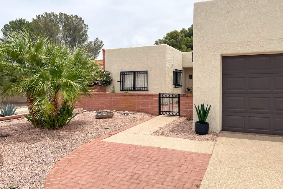 Mountain View! 55-Plus Green Valley Townhome Apartment in Sahuarita