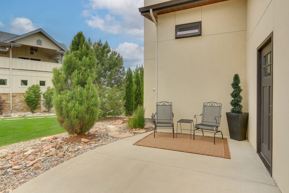 Rocky Mtn Nat'l Park + Estes Park/CSU & Golf Views Apartment in Loveland