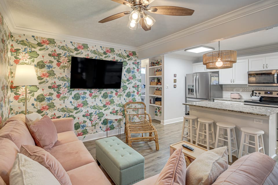 Old Town Bay St Louis Home - Walk to Attractions. House in Bay Saint Louis