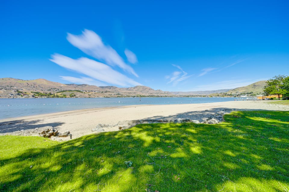 Dual Chelan Resort Suites: Pool, Hot Tub & Beach Apartment in Chelan (In Town)