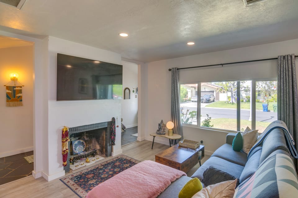 Modern LA Home w/ Garden - Work & Explore! House in North Hollywood