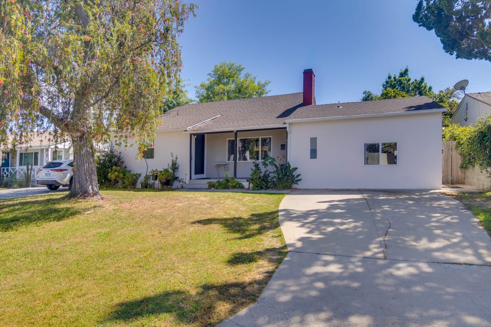 Modern LA Home w/ Garden - Work & Explore! House in North Hollywood