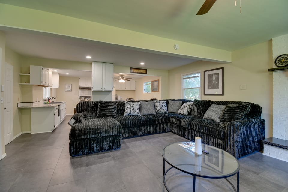 Greece Family Getaway: 2 Mi to Ontario Beach! House in New York