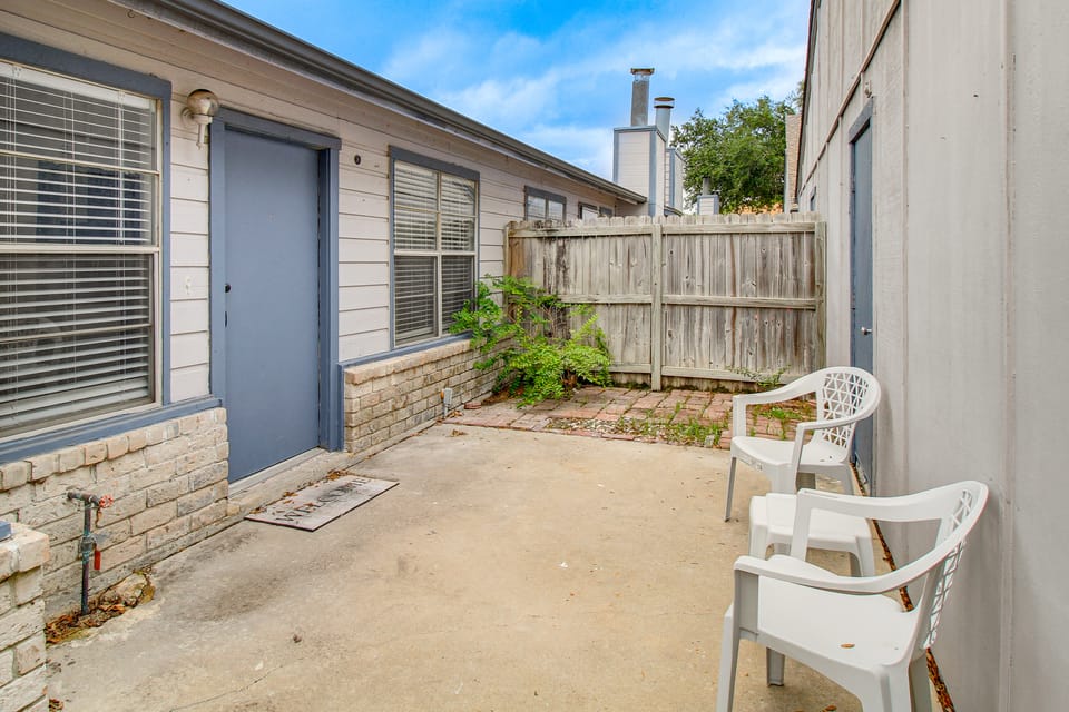 Explore Corpus Christi! Home w/ Patio Near Gardens Apartment in Nueces County