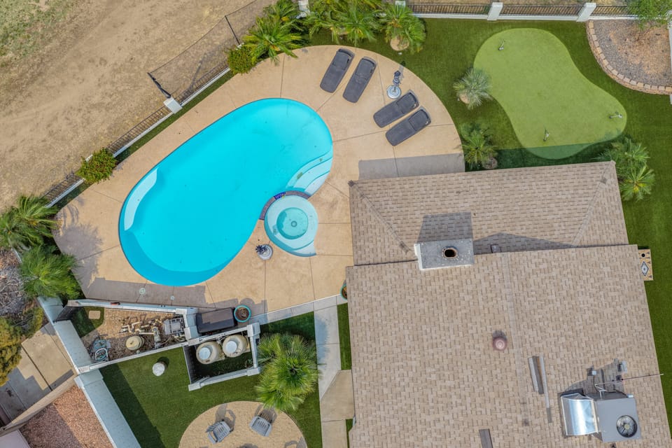 Pool & Mini Putting Green! Peoria Desert Oasis House in Glendale