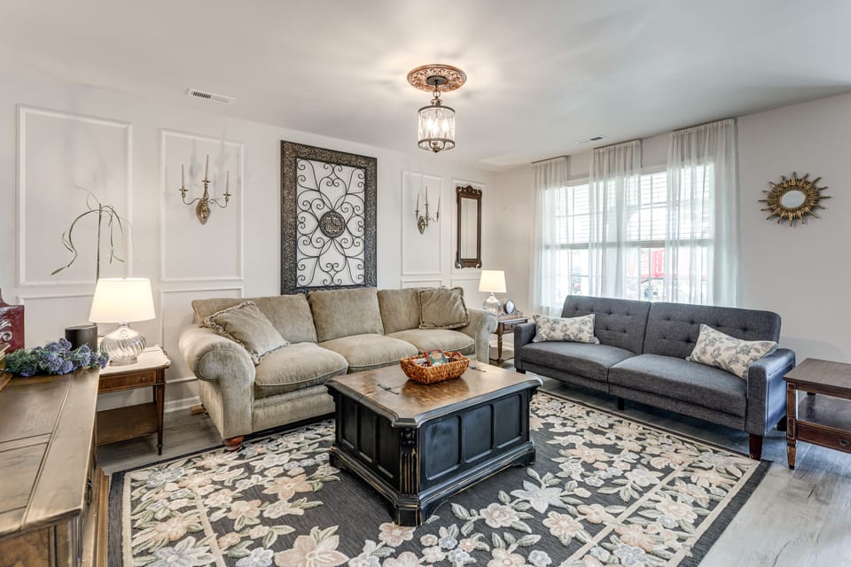 6 Mi to Camp Lejeune! Family Home w/ Koi Pond House in North Carolina