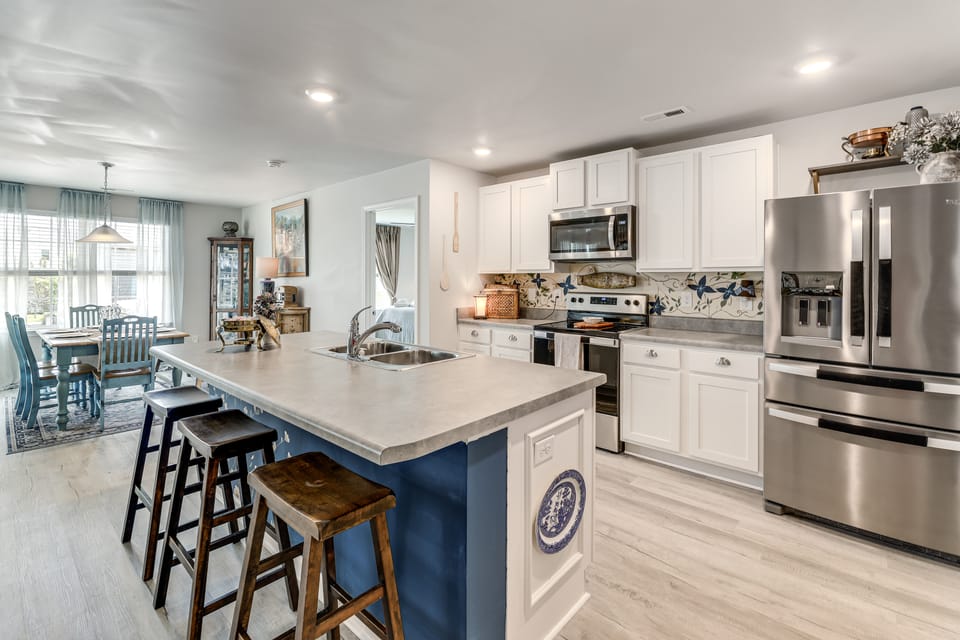 6 Mi to Camp Lejeune! Family Home w/ Koi Pond House in North Carolina