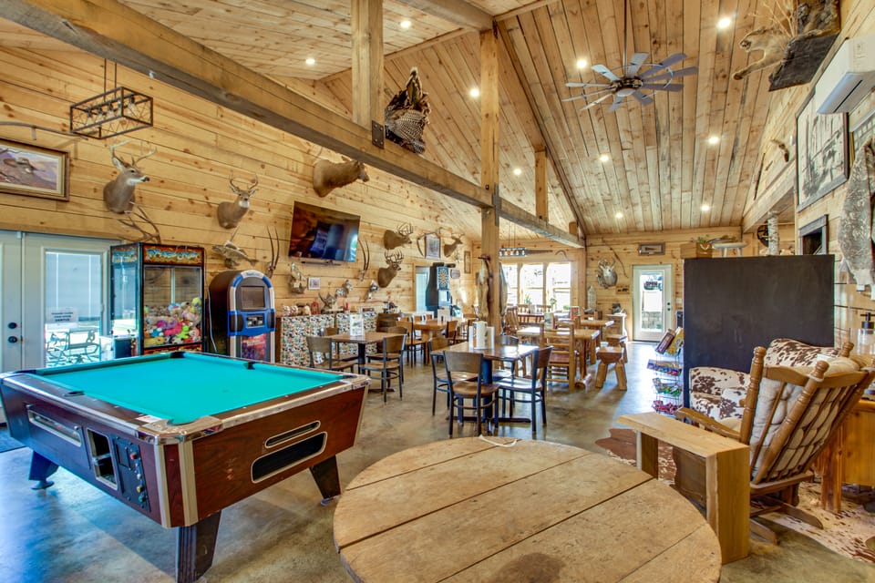 Private Dock & Gull Lake Access! Spacious Retreat House in Minnesota