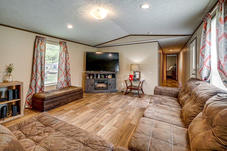 Golf, Beaches & More! Pet-Friendly Home in Leland House in North Carolina