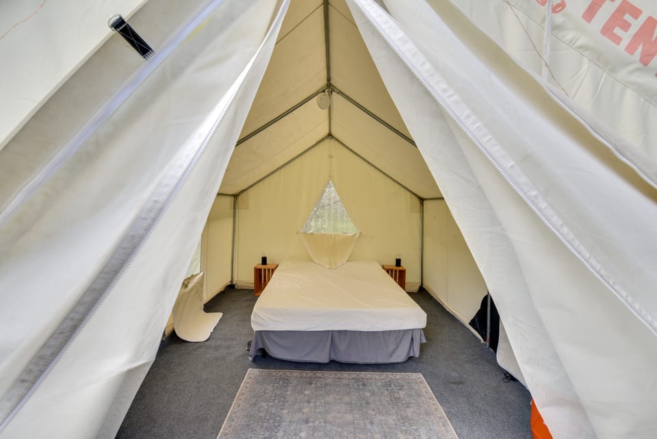 Sip & Stay! Cherry Orchard Yurt Near Torch Lake Apartment in Michigan
