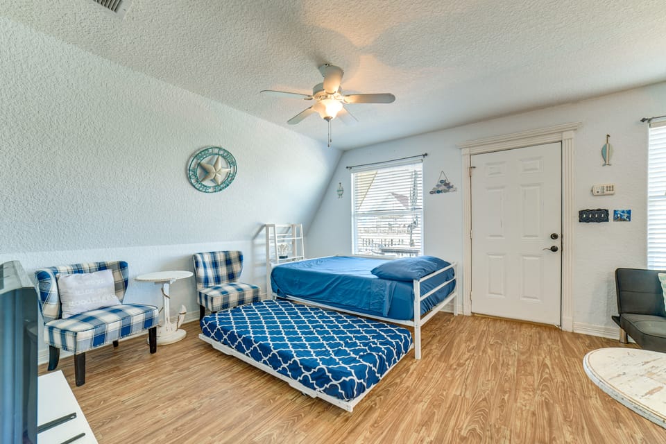 Walk to Waves! Surfside Beach House w/ Ocean View House in Surfside Beach