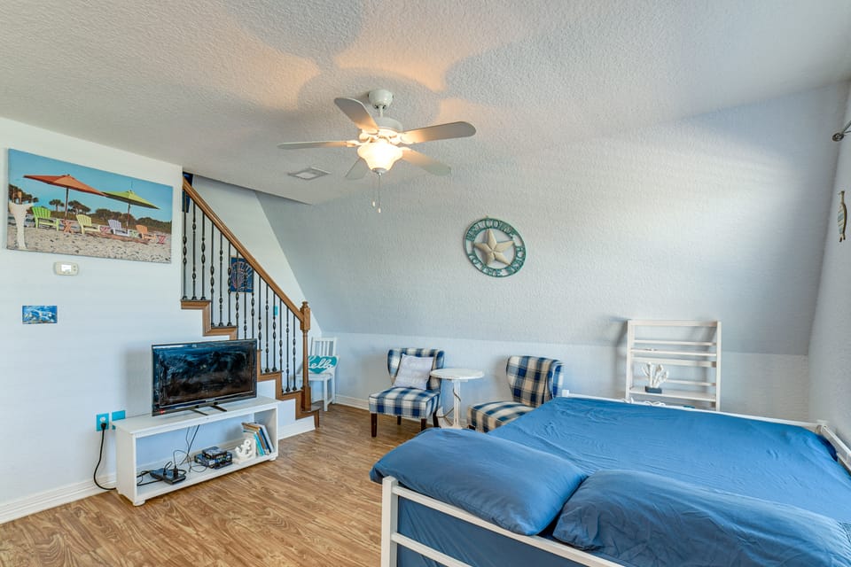 Walk to Waves! Surfside Beach House w/ Ocean View House in Surfside Beach