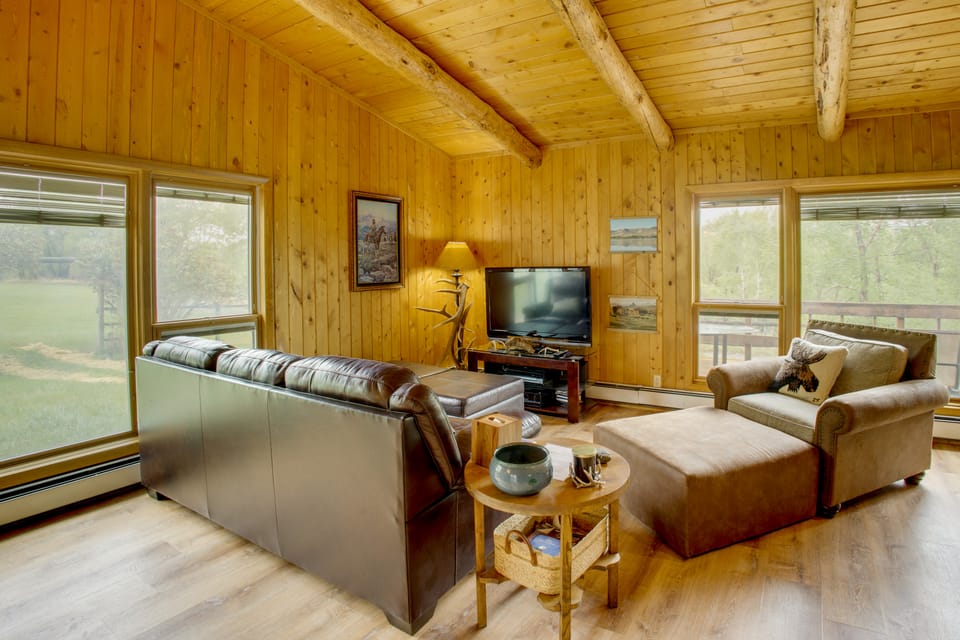 Mountain Views + BBQs: Updated Cody Cabin House in Wyoming