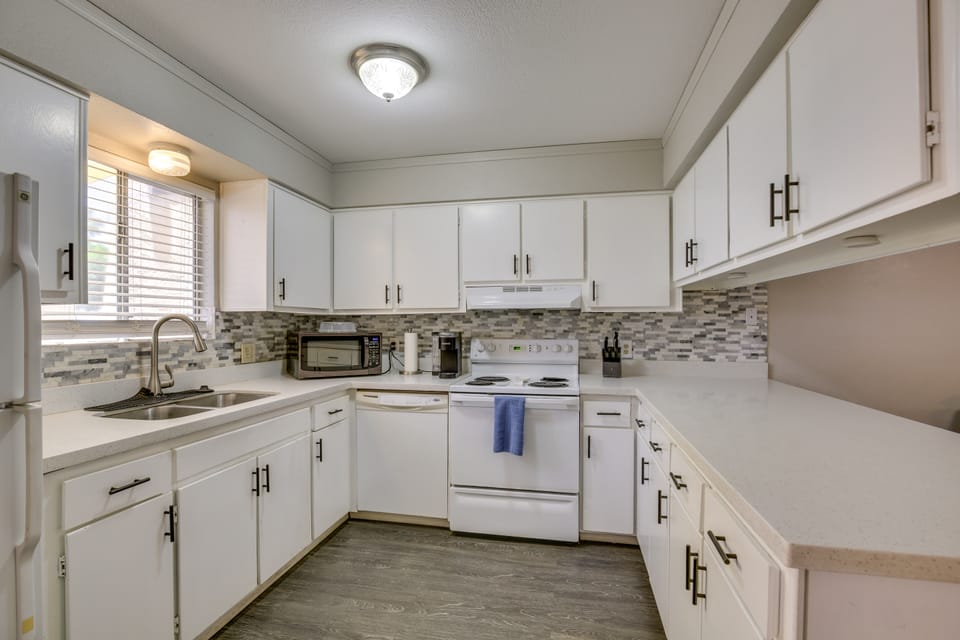 Remote Work Ready! Central Yuma Condo w/ Patio Apartment in Yuma