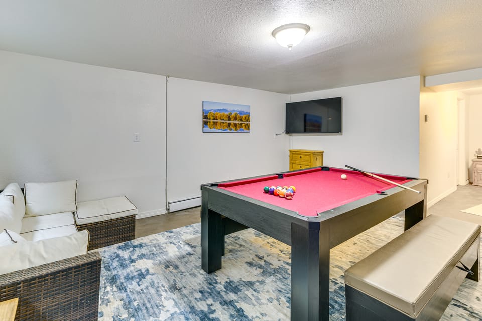 10 Mi to The Incline! Gem w/ Game Room & Fire Pit House in Cascade-Chipita Park