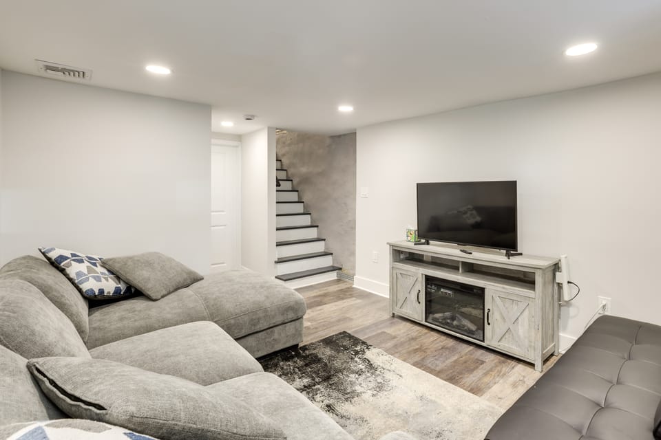 Walk to Fairmount Park: Modern Philly Townhome! Apartment in Philadelphia