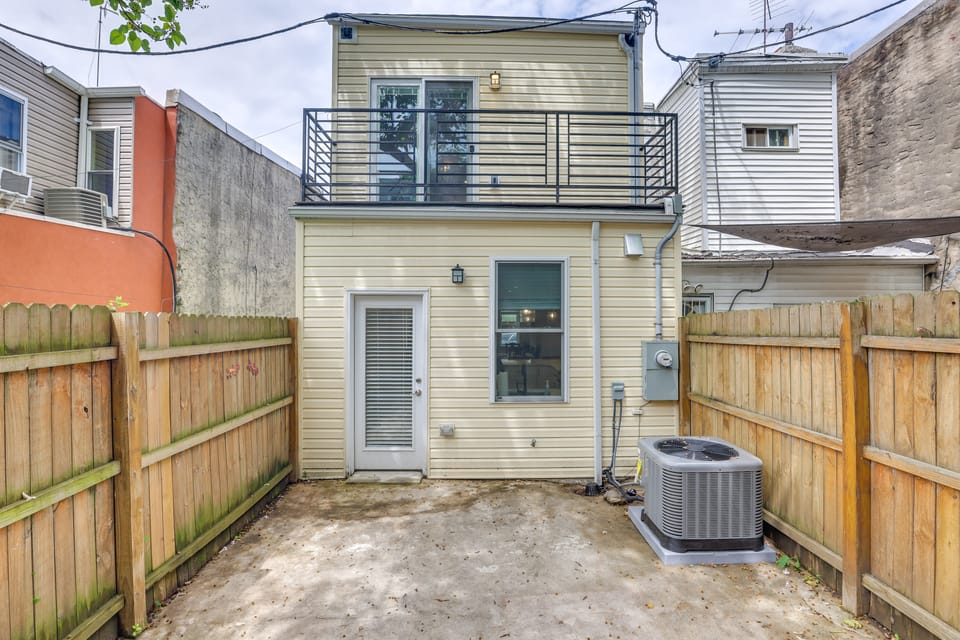 Walk to Fairmount Park: Modern Philly Townhome! Apartment in Philadelphia