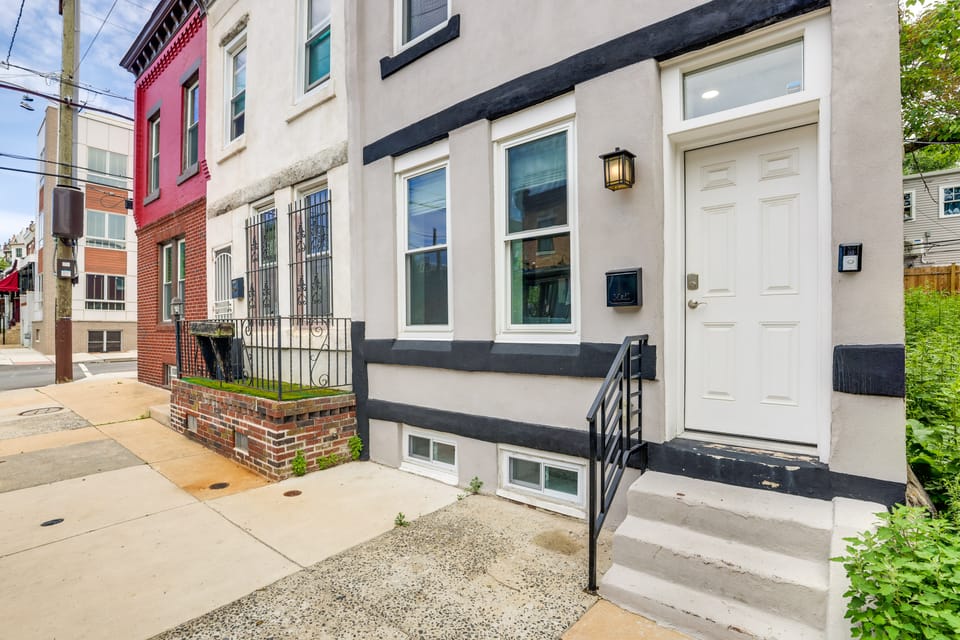 Walk to Fairmount Park: Modern Philly Townhome! Apartment in Philadelphia