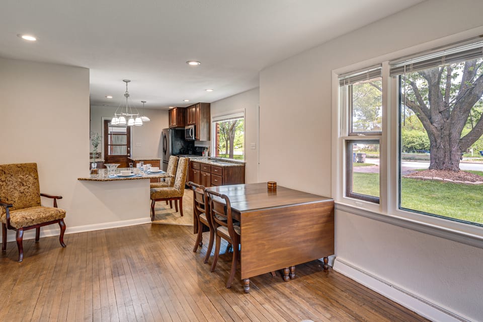 Huge Yard, Fire Pit, Garden! Milwaukee Family Home House in Milwaukee