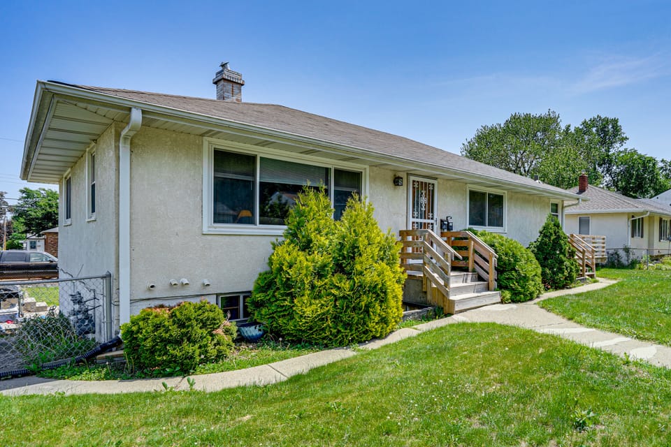 Deck & Shared Yard! Relaxing South Saint Paul Home House in Minnesota