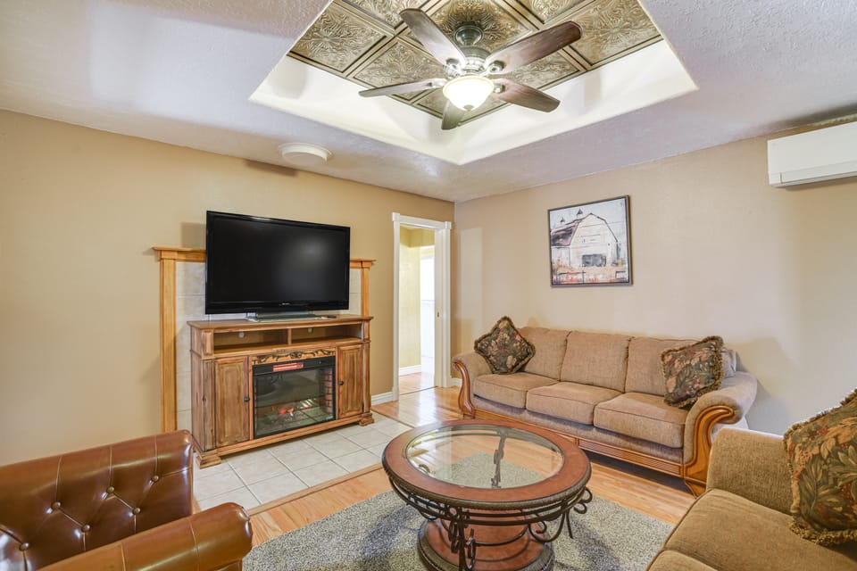 1/2 Mi to Buffalo Thunder Resort: Spacious Retreat Apartment in New Mexico