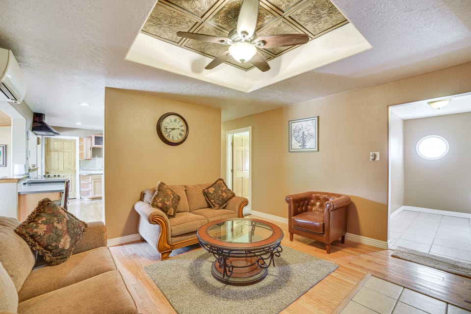 1/2 Mi to Buffalo Thunder Resort: Spacious Retreat Apartment in New Mexico