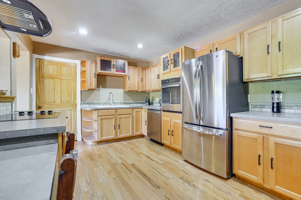 1/2 Mi to Buffalo Thunder Resort: Spacious Retreat Apartment in New Mexico