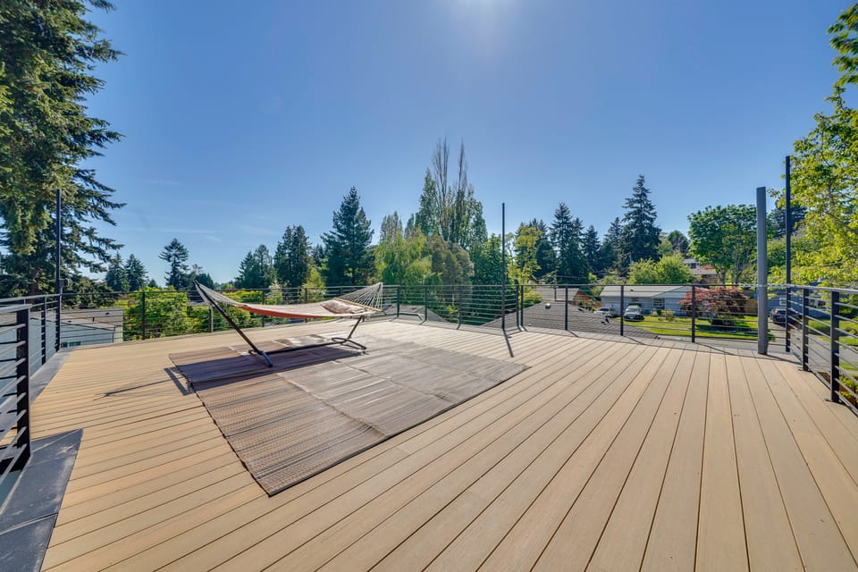 Rooftop Deck + Private Patio! West Seattle Home House in Seattle