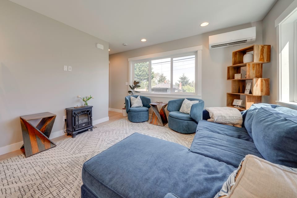 Rooftop Deck + Private Patio! West Seattle Home House in Seattle