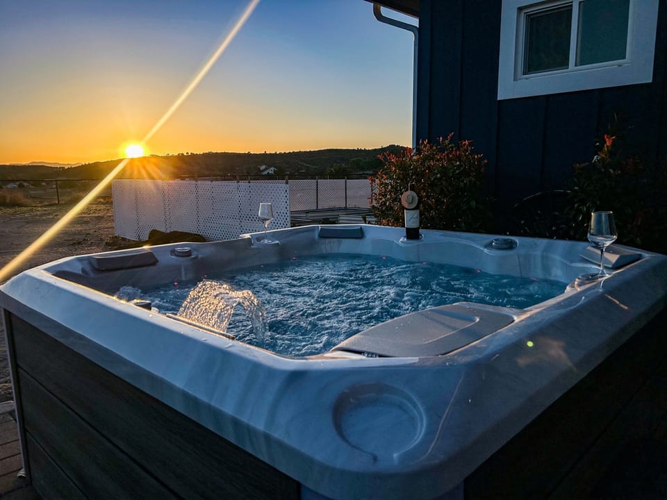 Equine-Friendly Stay: Horse Stable Access, Hot Tub House in Arizona