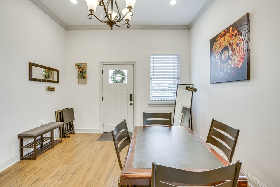 Explore NOLA! Chic Extended Stay w/ Covered Porch House in New Orleans