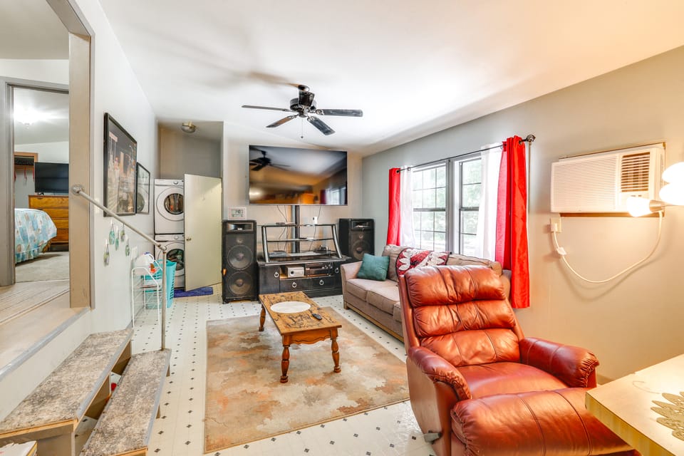 Next to Wine Rd! Apt w/ Balcony in Fredericksburg Apartment in Rio Grande