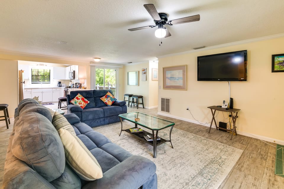 Furnished Deck & Patio! Pet-Friendly Kissimmee Gem House in Kissimmee