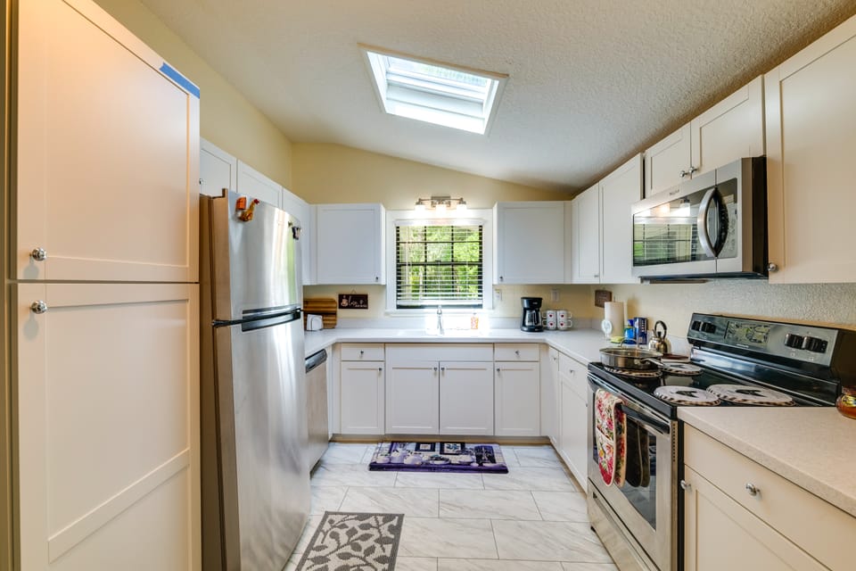 Furnished Deck & Patio! Pet-Friendly Kissimmee Gem House in Kissimmee