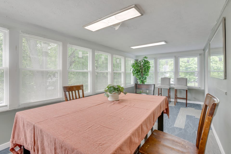 1 Mi to Dtwn Dayton: Unique 3-Unit Base! Apartment in Dayton