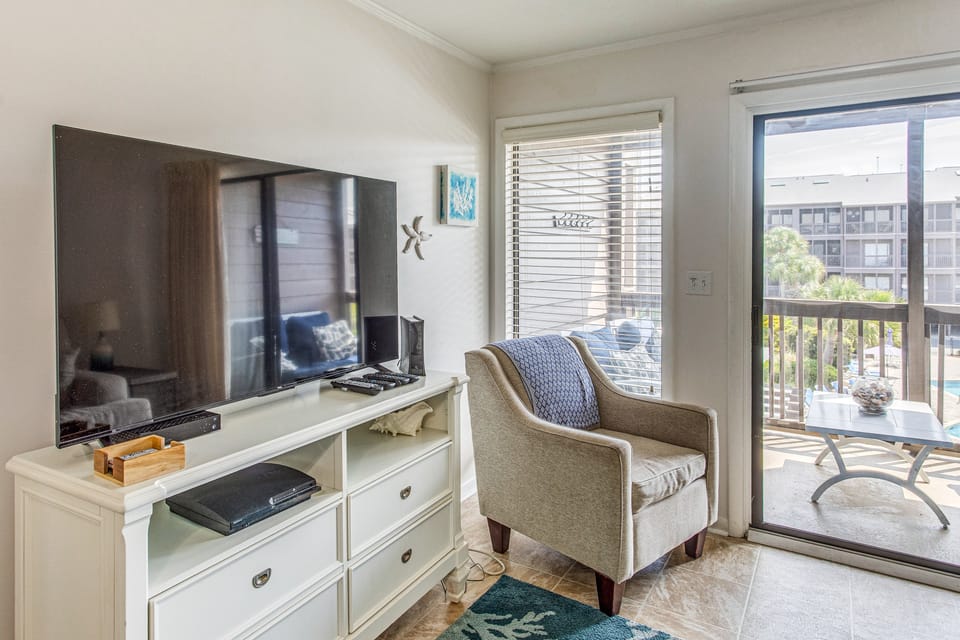 Walk to Beach/Main St: Family Escape w/ Balcony! Apartment in North Myrtle Beach