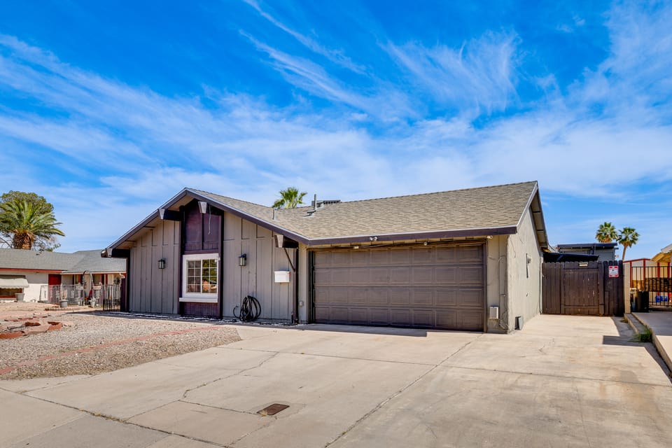 2 Mi to Chinatown Vegas! Quiet Oasis, Patio & Pool House in Spring Valley