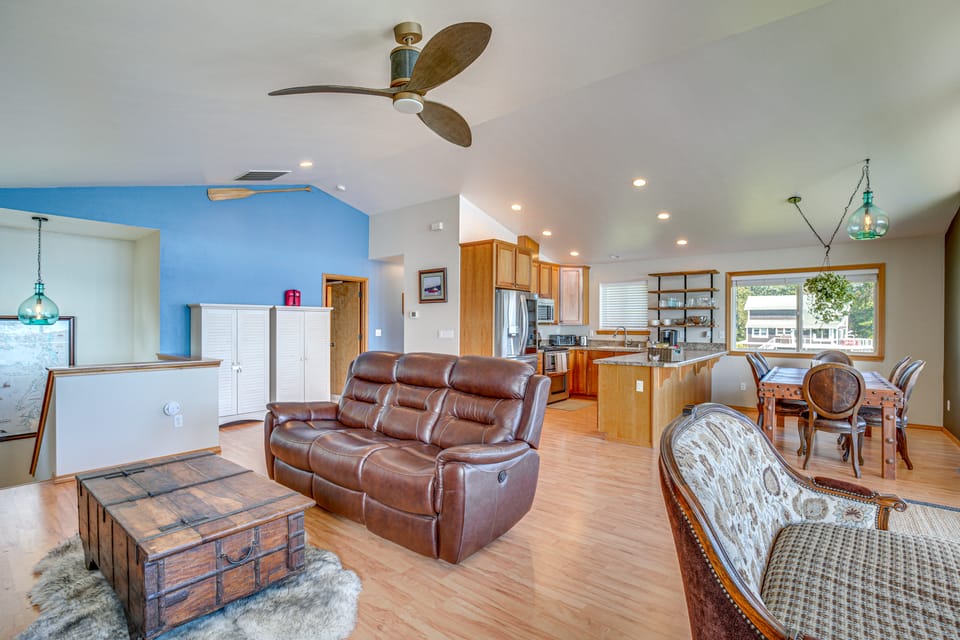 South-Facing Herron Island Retreat w/ Sound Views! House in Herron Island