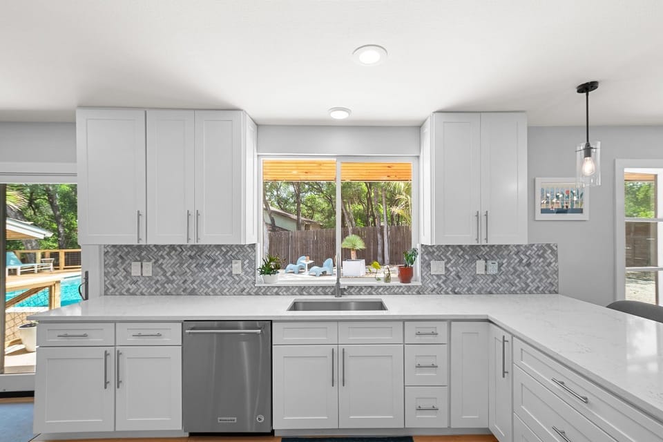 5BR Group Retreat w/ Pool in Austin, 4 Mi to Dtwn House in Austin