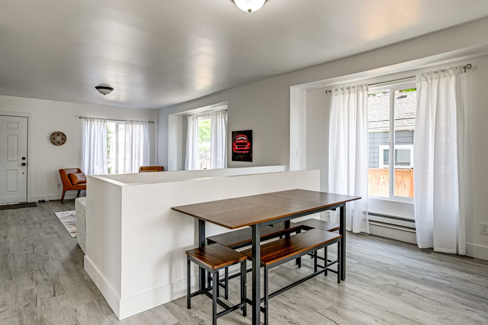 Updated + Modern Craftsman Bungalow in Renton! House in Renton